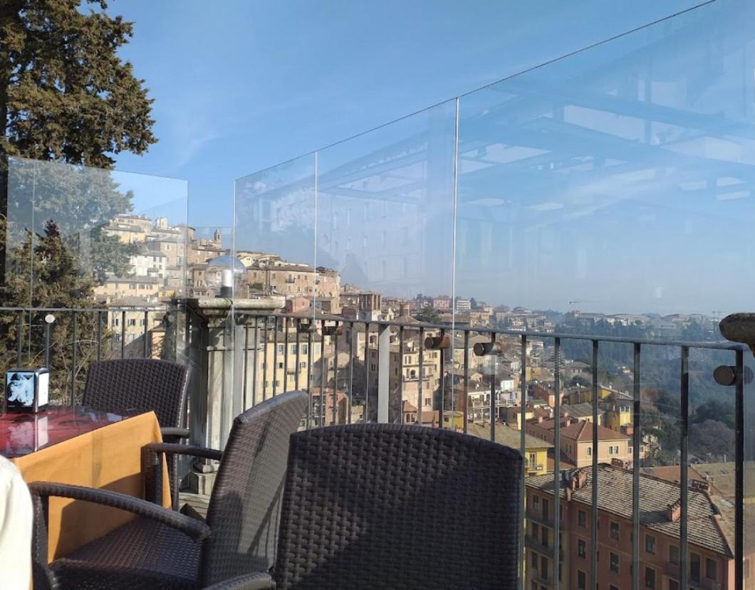 Azzi B&B Comfortably, In The Quietness Of The Perugia Historical Centre 外观 照片
